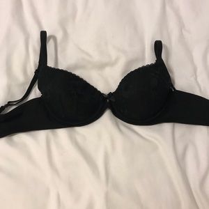 victoria’s secret black lace bra